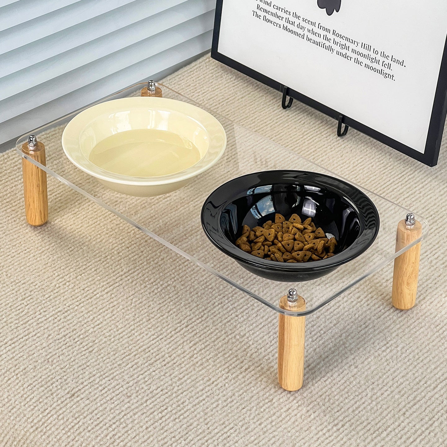 Creative cream style flying saucer bowl with four pillar acrylicbowl rack
